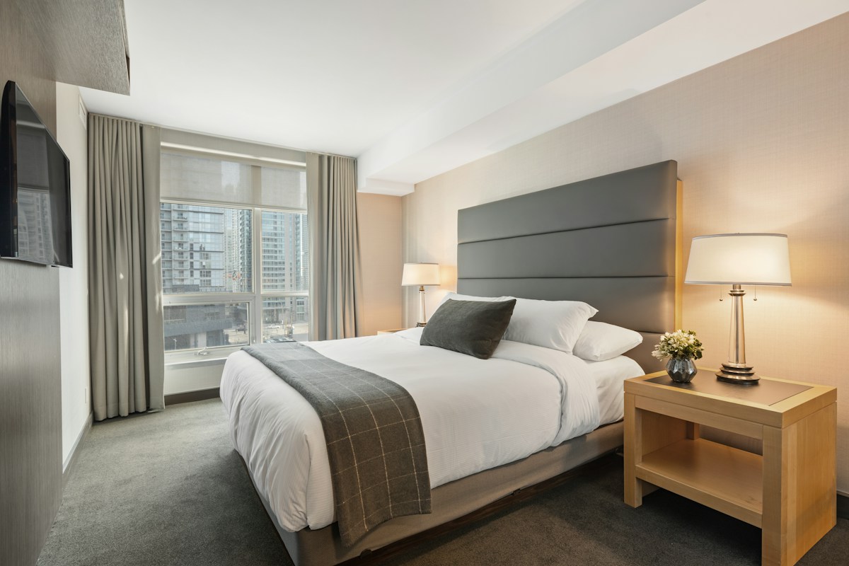 Illustrative Standard room photograph 4